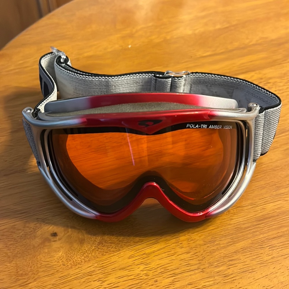 NWOT-Swans -pola-tri amber vision, youth ski goggles